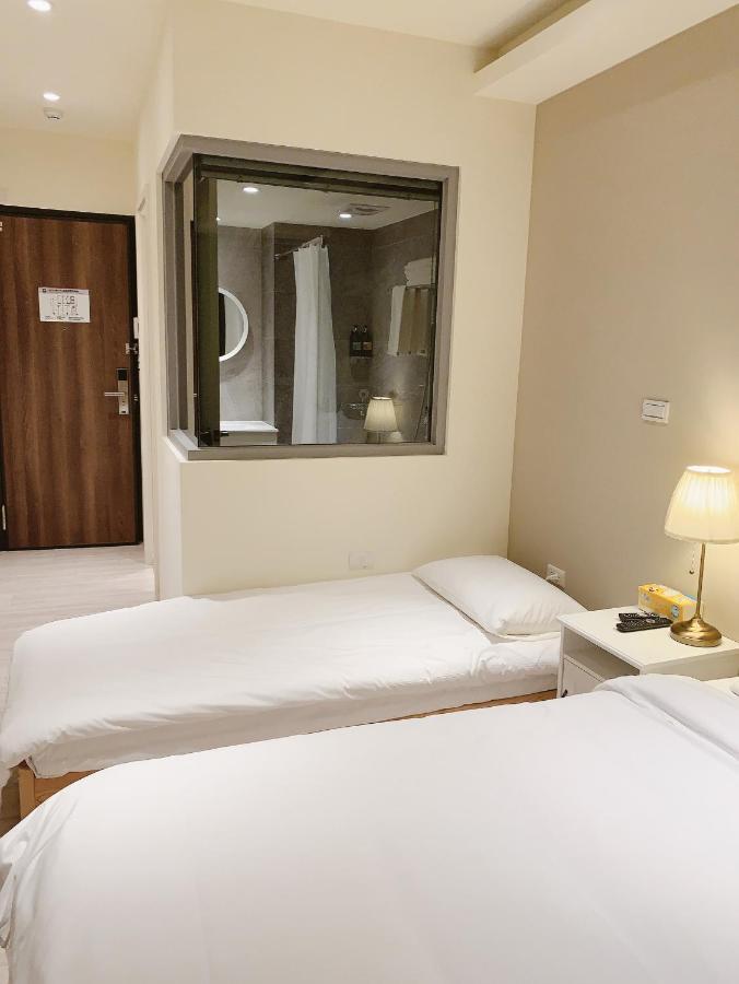 Hotel In Fengchia Taichung Exterior foto