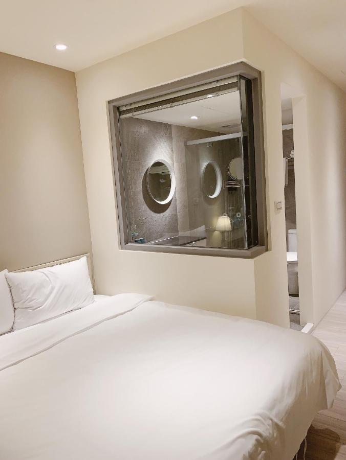 Hotel In Fengchia Taichung Exterior foto