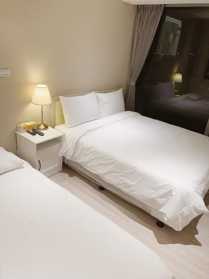 Hotel In Fengchia Taichung Exterior foto